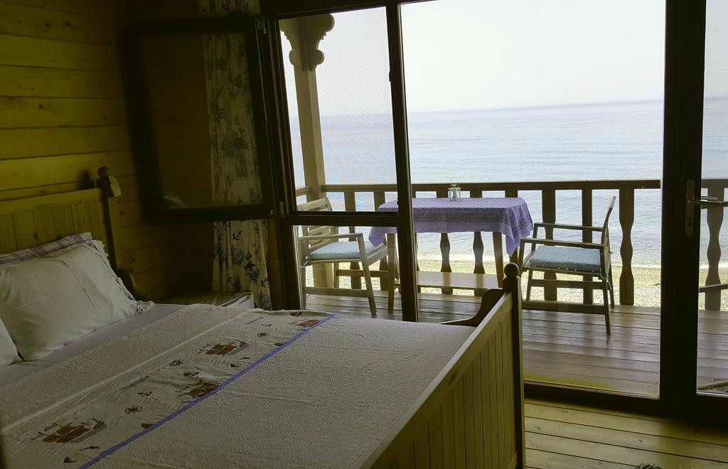 Lipsos Hotel Yeniliman Kültér fotó